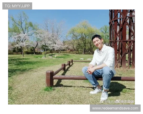 丁海寅与26岁粉丝互动称交往是自己赚到的幸福引发热议